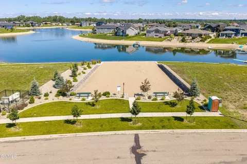 View/Area - 4049 Downing St, Bismarck, ND 58504 photo 6 of 10