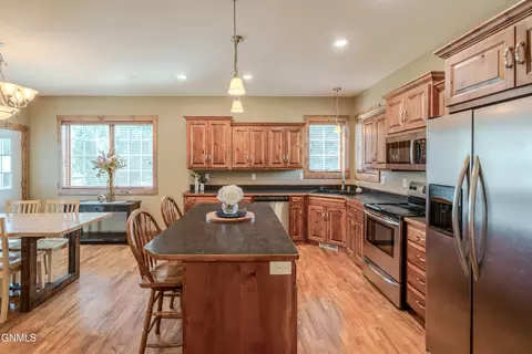Kitchen - 4049 Downing St, Bismarck, ND 58504 photo 4 of 6