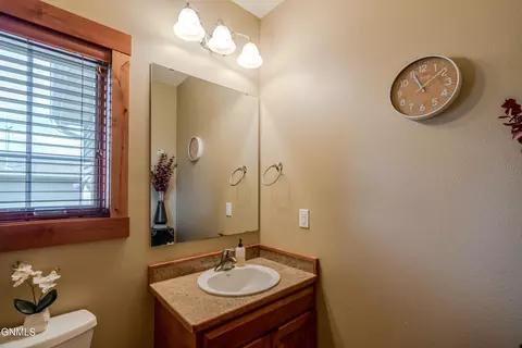 Bath - 4049 Downing St, Bismarck, ND 58504 photo 2 of 10