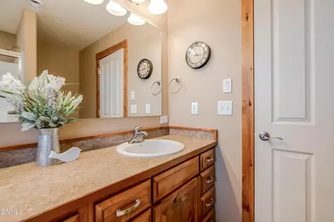 Bath - 4049 Downing St, Bismarck, ND 58504 photo 5 of 10