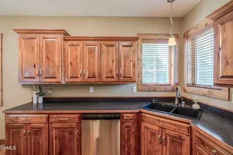 Kitchen - 4049 Downing St, Bismarck, ND 58504 photo 5 of 6