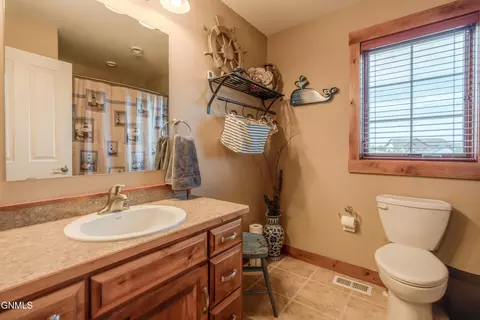 Bath - 4049 Downing St, Bismarck, ND 58504 photo 6 of 10