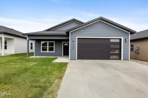 Exterior - 3338 34th St W, Williston, ND 58801 photo 2 of 2
