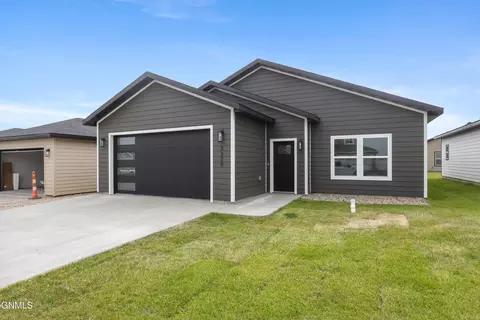 3329 35th St W, Williston, ND 58801 photo 2