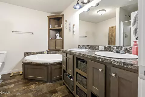 Bath - 13351 Mountain Meadow St, Williston, ND 58801 photo 1 of 4