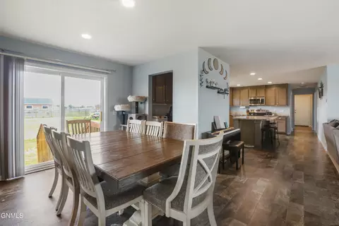 Dining - 13351 Mountain Meadow St, Williston, ND 58801 photo 2 of 2