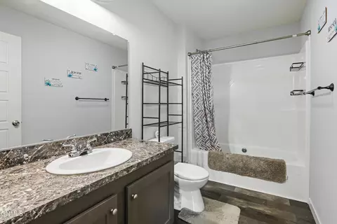 Bath - 13351 Mountain Meadow St, Williston, ND 58801 photo 4 of 4