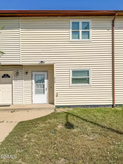 Exterior - 3116 18th Ave W, Williston, ND 58801 photo 2 of 4