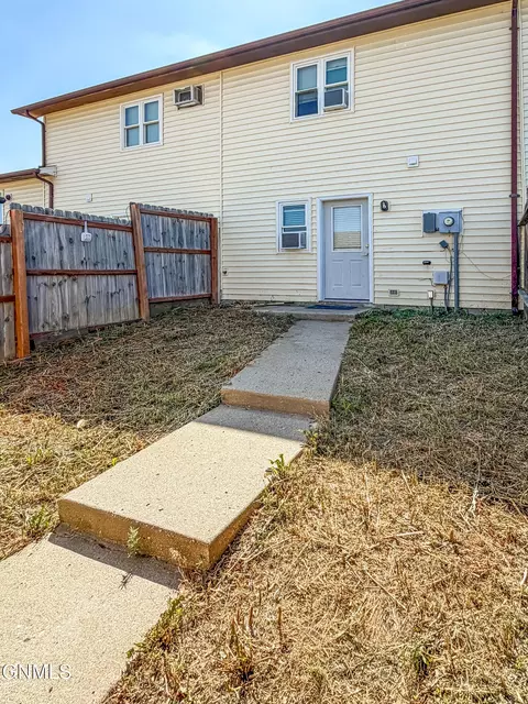 Exterior - 3116 18th Ave W, Williston, ND 58801 photo 4 of 4