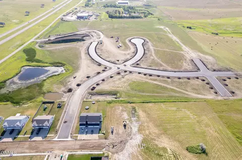 5017 Corvette Cir NW, Mandan, ND 58554