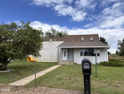 165 Country Club Ave, Plentywood, MT 59254