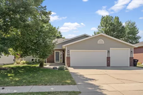 1948 Tahoe Dr, Bismarck, ND 58504