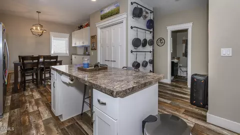 Entry Way - 2530 E Rosser Ave, Bismarck, ND 58501 photo 1 of 2