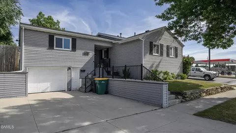 2530 E Rosser Ave, Bismarck, ND 58501