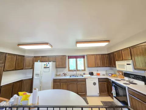 Kitchen - 2113 7th Ave E, Williston, ND 58801 photo 4 of 5