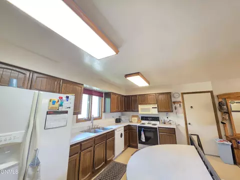 Kitchen - 2113 7th Ave E, Williston, ND 58801 photo 2 of 5