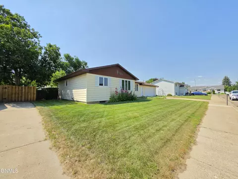 Exterior - 2113 7th Ave E, Williston, ND 58801 photo 2 of 6