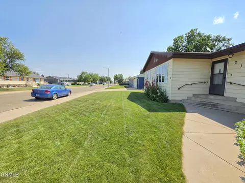 Exterior - 2113 7th Ave E, Williston, ND 58801 photo 3 of 6