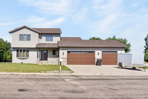 809 13th Ave SW, Jamestown, ND 58401