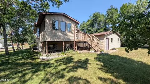 Exterior - 2018 5th Ave NE, Beulah, ND 58523 photo 8 of 9