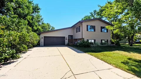 Exterior - 2018 5th Ave NE, Beulah, ND 58523 photo 7 of 9