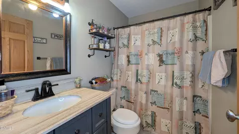 Bath - 2018 5th Ave NE, Beulah, ND 58523 photo 1 of 2