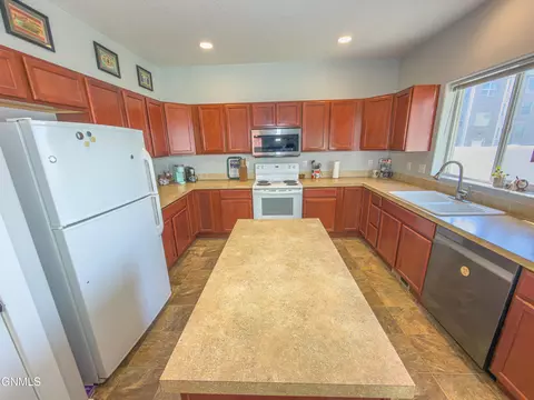 Kitchen - 2711 23rd St W, Williston, ND 58801 photo 2 of 5
