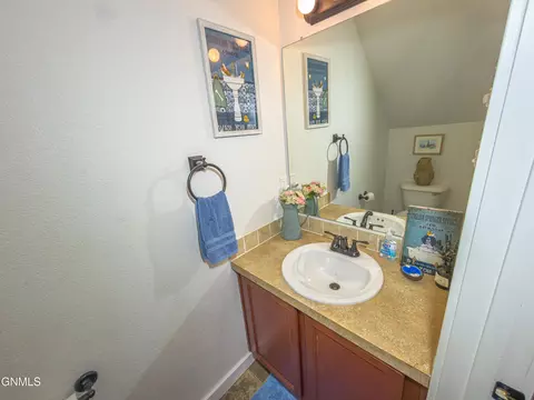 Bath - 2711 23rd St W, Williston, ND 58801 photo 1 of 7