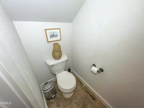 Bath - 2711 23rd St W, Williston, ND 58801 photo 2 of 7
