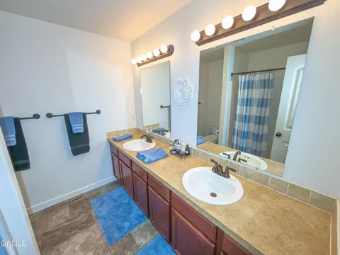 Bath - 2711 23rd St W, Williston, ND 58801 photo 7 of 7