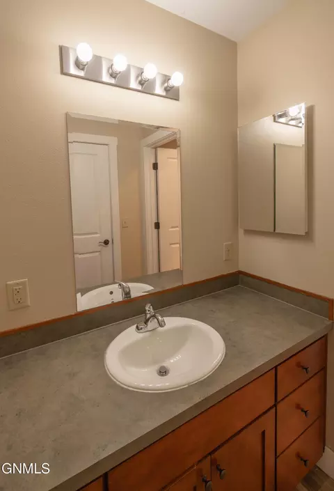 Bath - 3202 17th Ave W, Williston, ND 58801 photo 6 of 7