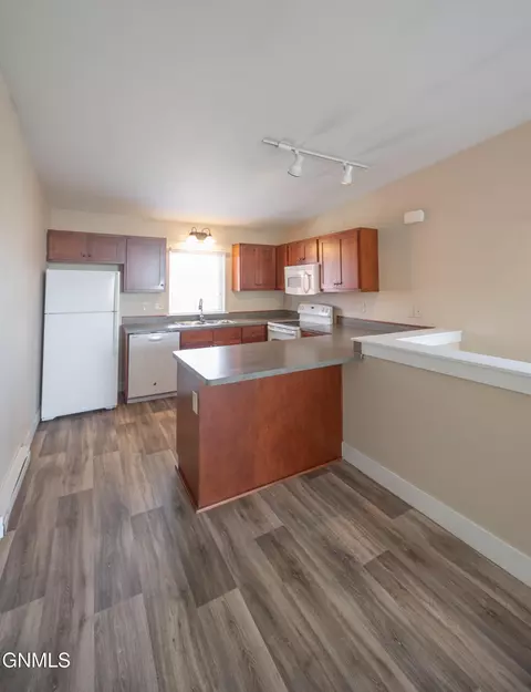 Kitchen - 3202 17th Ave W, Williston, ND 58801 photo 2 of 2