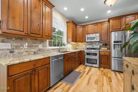 Kitchen - 421 9th Ave W, Williston, ND 58801 photo 1 of 4