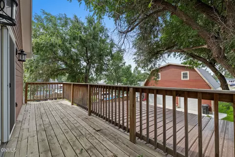 Exterior - 421 9th Ave W, Williston, ND 58801 photo 9 of 10