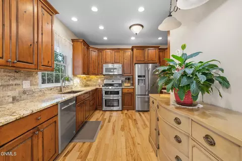 Kitchen - 421 9th Ave W, Williston, ND 58801 photo 2 of 4