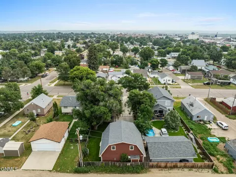 View/Area - 421 9th Ave W, Williston, ND 58801 photo 2 of 3