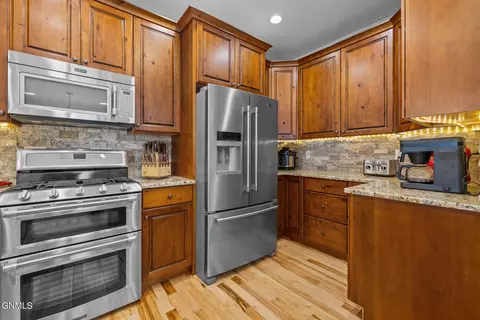 Kitchen - 421 9th Ave W, Williston, ND 58801 photo 3 of 4