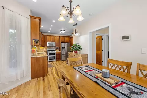 Dining - 421 9th Ave W, Williston, ND 58801 photo 2 of 2