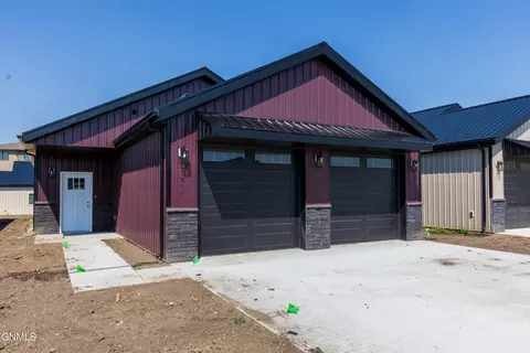 3516 Calgary Pt, Bismarck, ND 58503