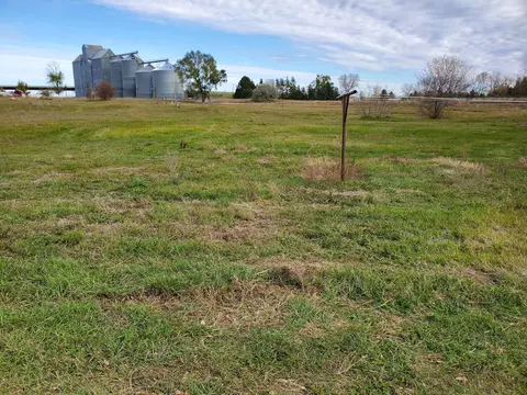 Exterior - 32 Mckenzie St, Sterling, ND 58572 photo 12 of 32