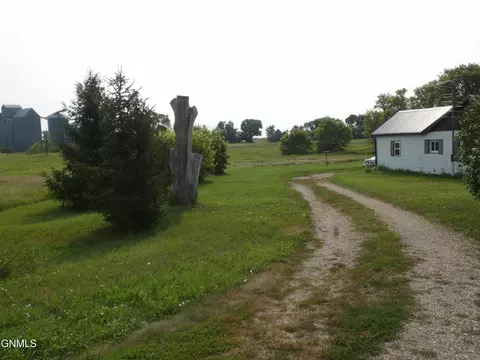 Exterior - 32 Mckenzie St, Sterling, ND 58572 photo 3 of 32
