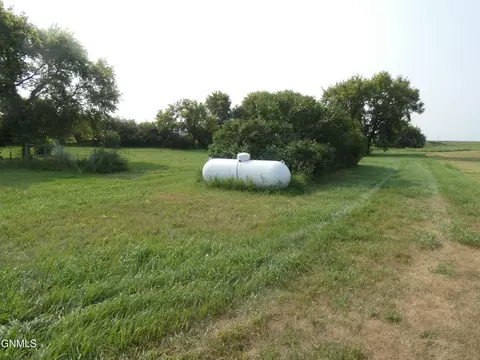 Exterior - 32 Mckenzie St, Sterling, ND 58572 photo 19 of 32