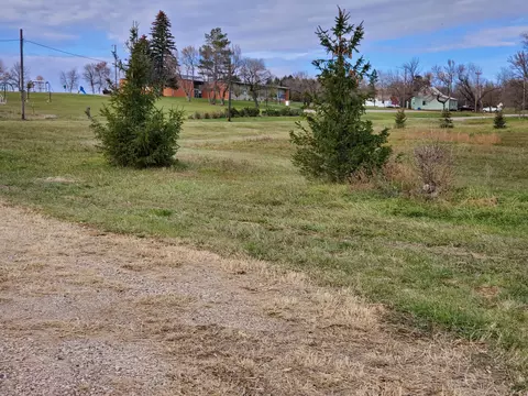 Exterior - 32 Mckenzie St, Sterling, ND 58572 photo 8 of 32