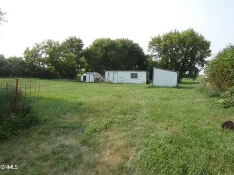 Exterior - 32 Mckenzie St, Sterling, ND 58572 photo 22 of 32
