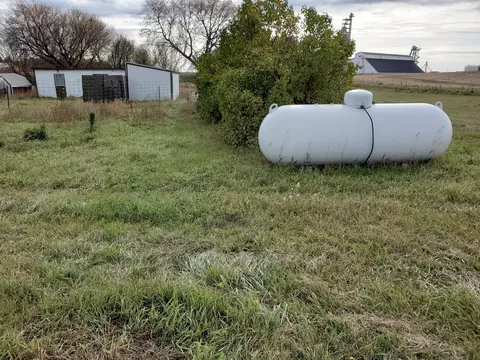 Exterior - 32 Mckenzie St, Sterling, ND 58572 photo 5 of 32