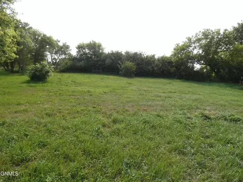 Exterior - 32 Mckenzie St, Sterling, ND 58572 photo 24 of 32