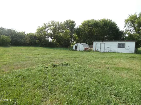 Exterior - 32 Mckenzie St, Sterling, ND 58572 photo 25 of 32
