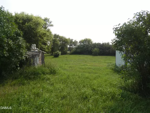Exterior - 32 Mckenzie St, Sterling, ND 58572 photo 21 of 32