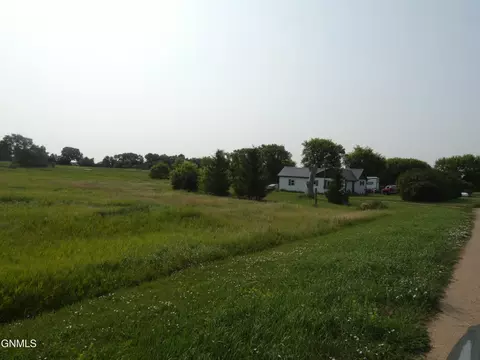 Exterior - 32 Mckenzie St, Sterling, ND 58572 photo 2 of 32