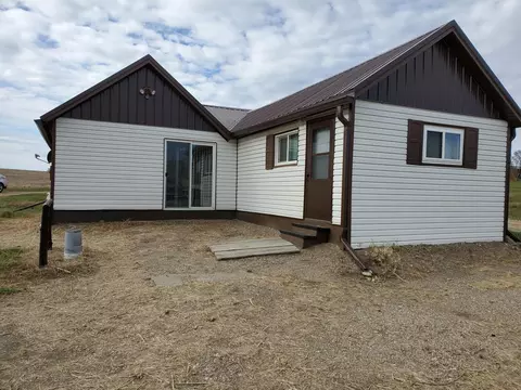 Exterior - 32 Mckenzie St, Sterling, ND 58572 photo 16 of 32